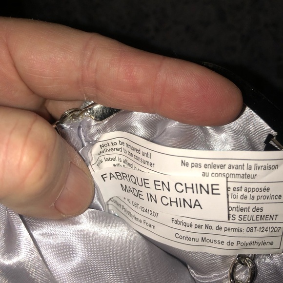 Vintage Fiorelli Silver Metallic Clutch with Chain. Satin like lining. Used - Picture 6 of 9